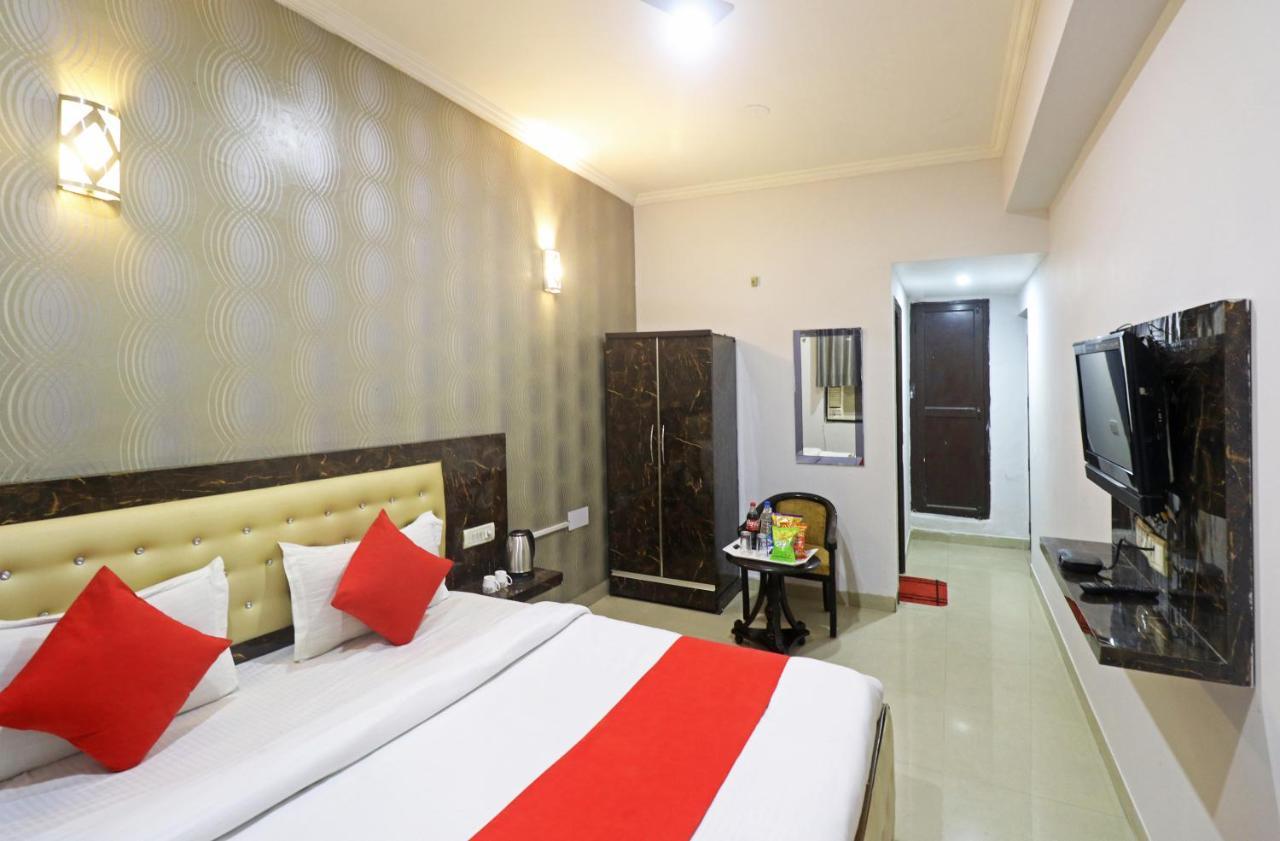 Airport Samara Inn New Delhi Eksteriør billede