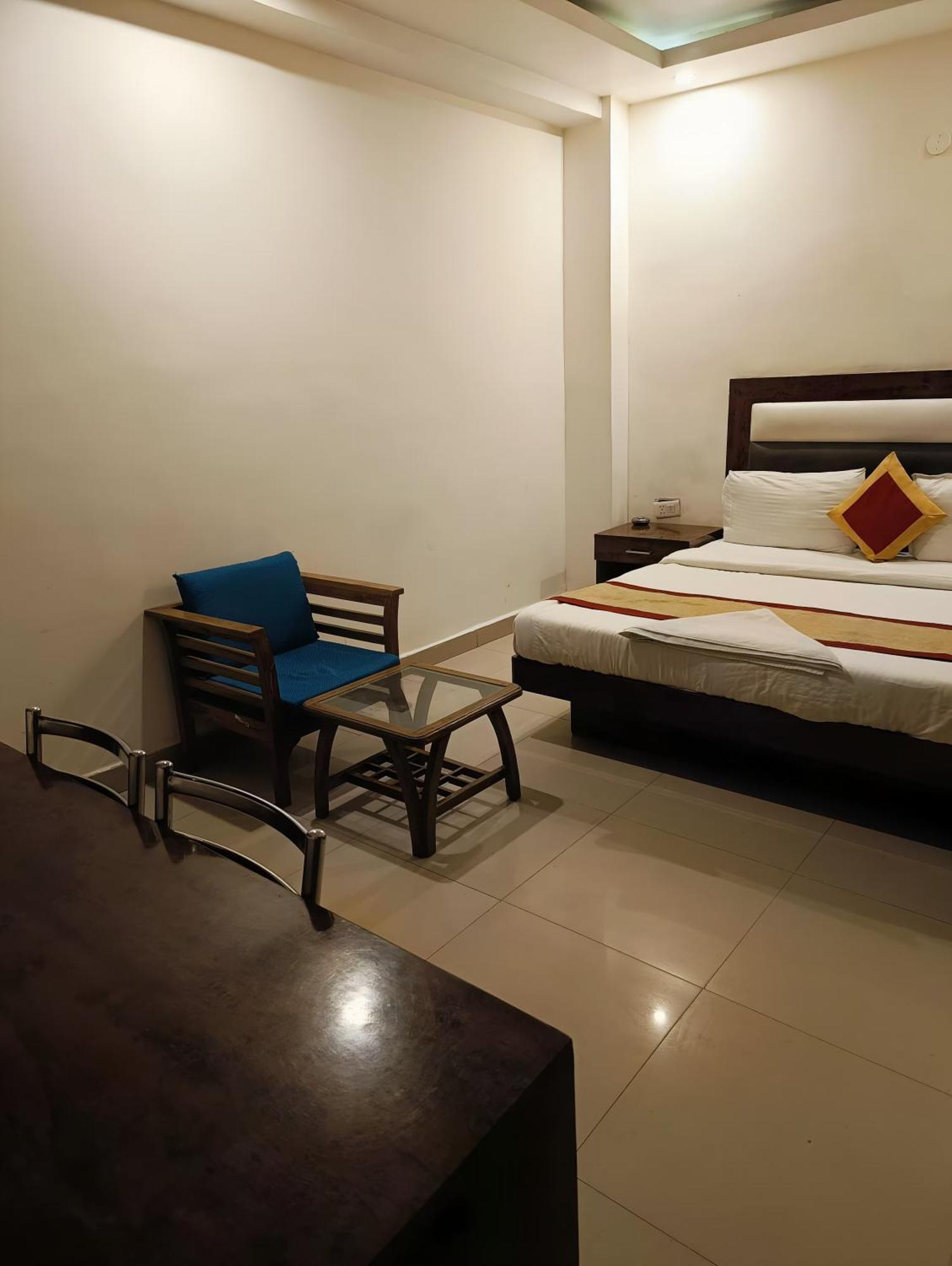 Airport Samara Inn New Delhi Eksteriør billede