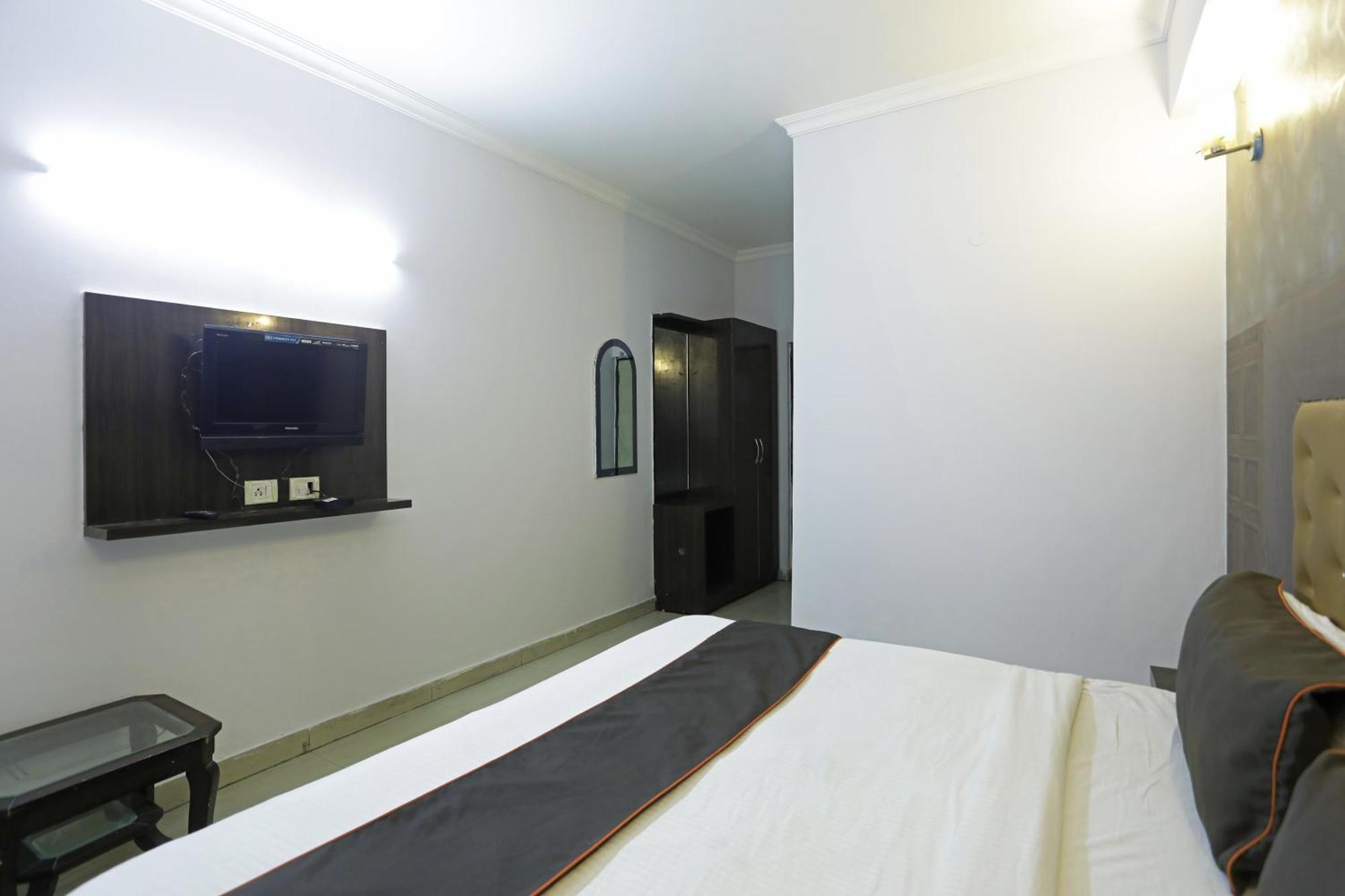 Airport Samara Inn New Delhi Eksteriør billede